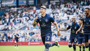 Alan Pulido celebrando un gol con Sporting Kansas City