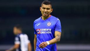 Orbelín Pineda durante un partido de Cruz Azul