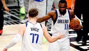 Luka Doncic y Tim Hardaway Jr. en festejo