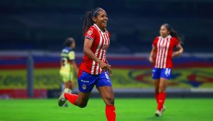 Miriam Castillo tras anotar un gol a favor de Chivas