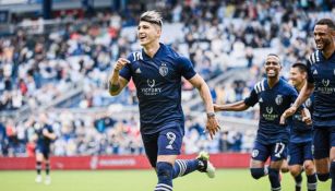 Alan Pulido celebrando un gol con Sporting Kansas City