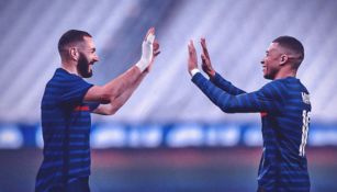 Karim Benzema junto a Kylian Mbappé en la selección francesa