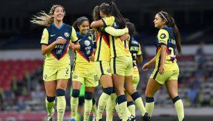 Jugadoras de América Femenil festejan una anotación