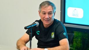 Holan en su presentación con León 