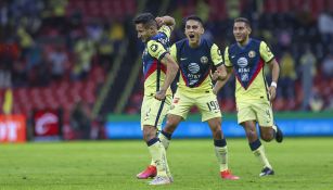 Jugadores de América festejan un gol