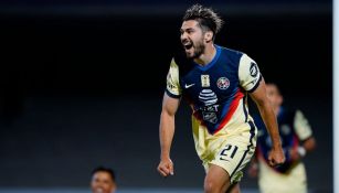 Henry Martín celebrando una anotación con América