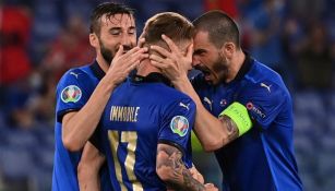 Jugadores de Italia festejando un gol a favor