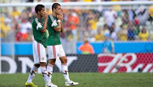 El Chicharito y Giovani dos Santos tras la eliminación en Brasil 2014