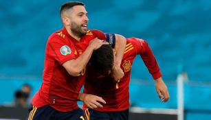 Jordi Alba festejando con Álvaro Morata