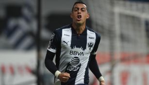 Rogelio Funes Mori celebra un gol con Rayados 