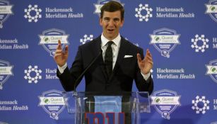 Eli Manning, en conferencia con los medios