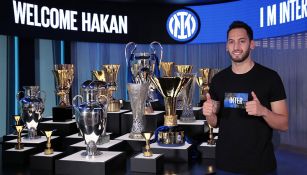 Inter de Milán: Hakan Calhanoglu firmó con los nerazzurri tras no renovar con AC Milan