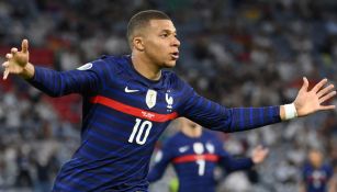 Kyllian Mbappé durante un duelo con Francia 