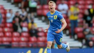 Zinchenko celebra gol con Ucrania en la Eurocopa