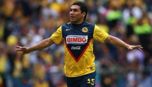 Salvador Cabañas en partido con América