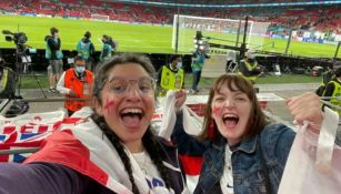 Nina y su amiga en la Semifinal entre Inglaterra y Dinamarca