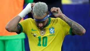 Neymar Jr se quitó la medalla de segundo lugar al perder la Final contra Argentina