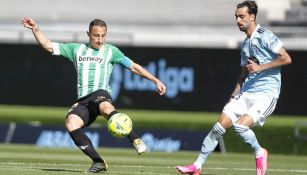 Andrés Guardado en acción con Betis