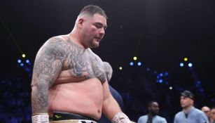 Andy Ruiz reacciona sobre el cuadrilátero 