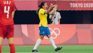 Marta festeja su anotación con la Selección de Brasil