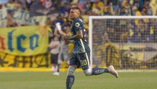 Nico Castillo durante un partido con América