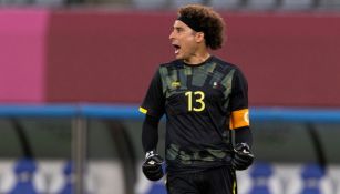 Ochoa en el juego vs Francia