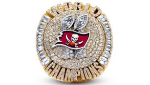 Anillo de Bucs por ganar el SBLV