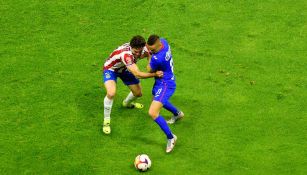 Antonio Briseño durante un partido con Chivas