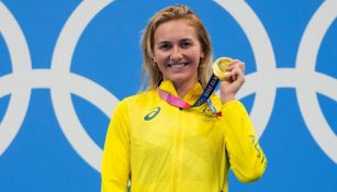 Ariarne Titmus con la medalla de oro