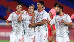 Jugadores del Tri Olímpico celebran un gol vs Corea