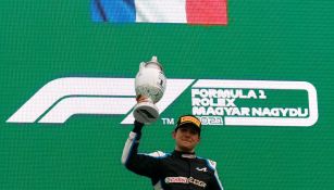Esteban Ocon alza su trofeo en el GP de Hungría