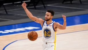 Stephen Curry durante un partido con los Warriors