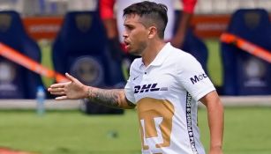 Cristian Battocchio en un partido con Pumas