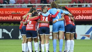 Jugadoras de Chivas Femenil previo a un partido 