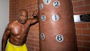 Video: Mike Tyson casi noquea a su entrenador haciendo sparring