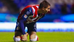 Carlos Cisneros durante un duelo con Chivas 