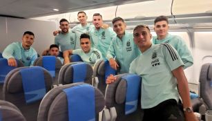 Seleccionados argentinos en el avión que los regresó a su país