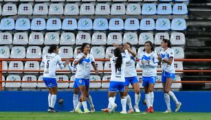 Jugadoras de Rayadas celebran un gol vs Tuzas