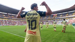 Sebastián Córdova festeja un gol con América