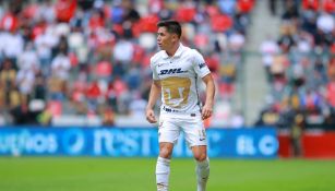 Efraín Velarde durante un partido con Pumas