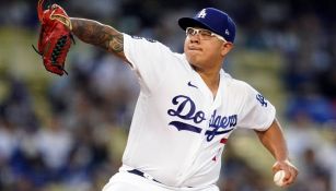 Julio Urías durante un partido con los Dodgers