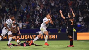 Javier Hernández celebrando un gol con el Galaxy