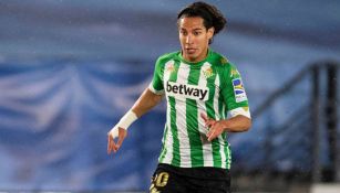 El mexicano en un partido del Betis