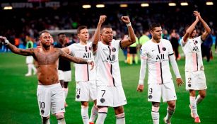 Jugadores del PSG celebran victoria vs Metz