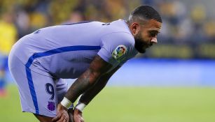 Memphis Depay se lamenta en el Barcelona vs Cádiz 