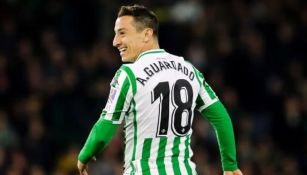 Guardado en un partido con el Betis