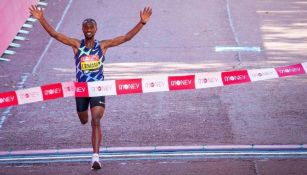 El etíope Sisay Lemma cruzando la meta en Londres