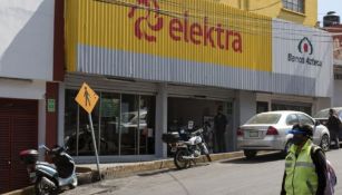 Mujer embargó a Elektra por 330 mil 