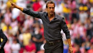 John Van´t Schip en un partido de las Chivas