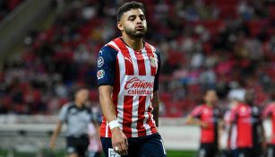 Chivas: Alexis Vega se someterá a estudios para conocer gravedad de su lesión